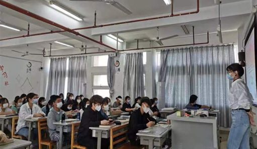 E:备份质管办文件期中检查照片2.5.1161级学前教育7班.jpg